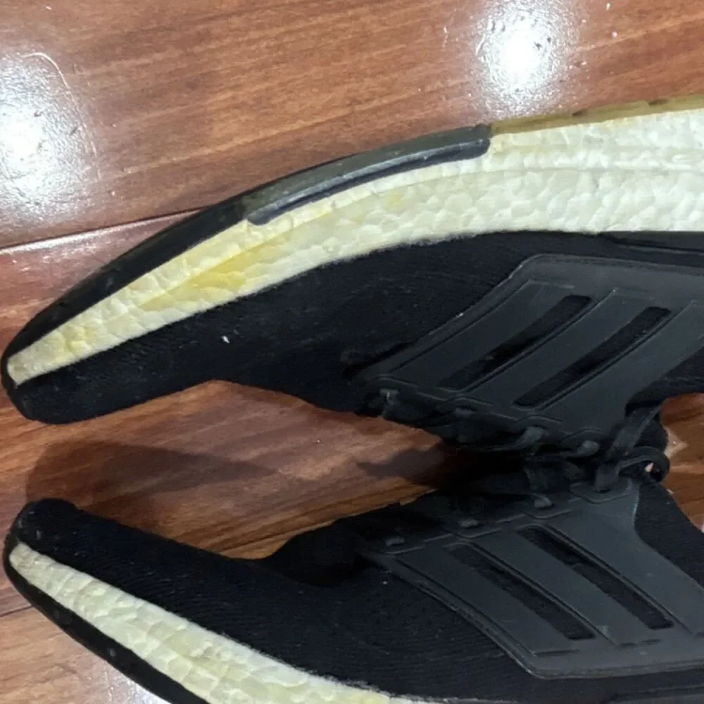 adidas Men’s Adistar Boost Black & White Solid Low Top Lace-Up Sneakers size 10